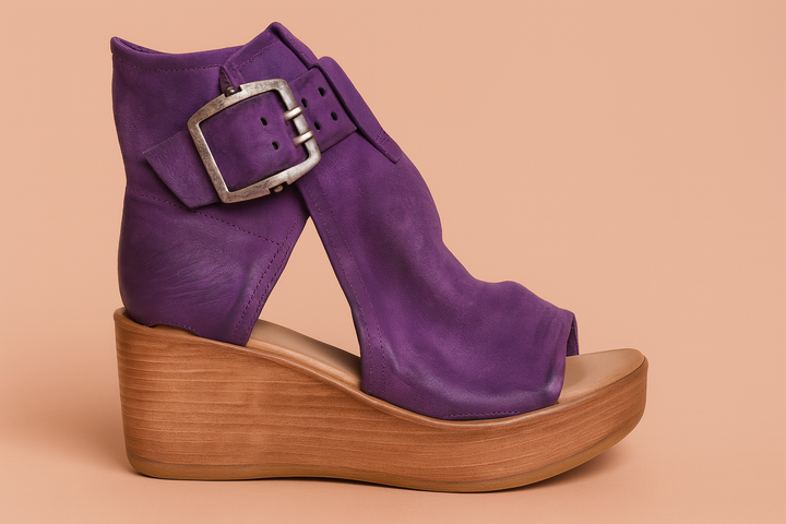 Comfortable women's wedge heel sandals, featuring a stylish large buckle. Perfect all-day platform footwear.