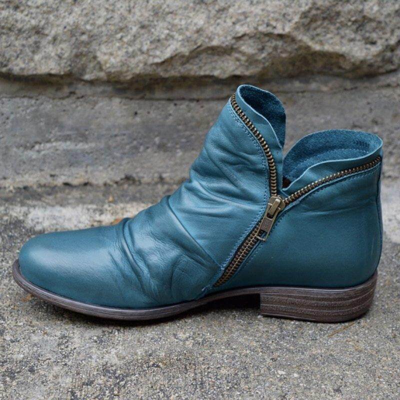 Elegant women's ankle boots with a practical zip-up design. Stylish and comfortable for any occasion.