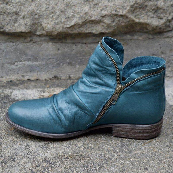 Elegant women's ankle boots with a practical zip-up design. Stylish and comfortable for any occasion.