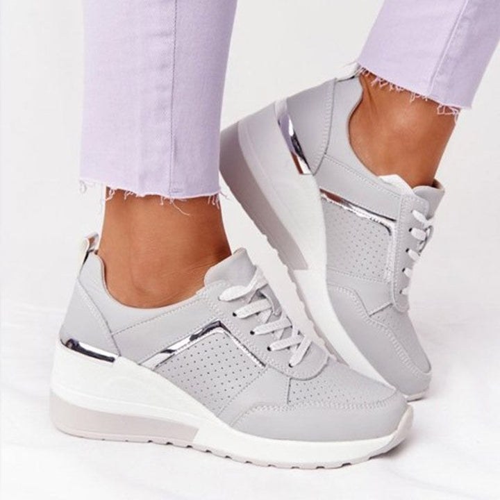 Casual women's footwear, trendy and breathable for everyday comfort.
