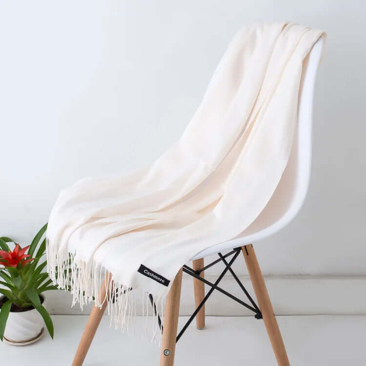 Essential ultra-soft luxury women's scarf for winter, combines warmth and elegant style.
