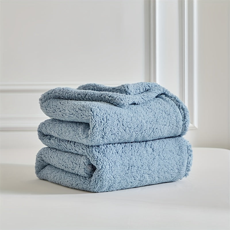 Warm & cozy ultra soft sherpa fleece blanket, a comfortable reversible throw for bed or sofa.