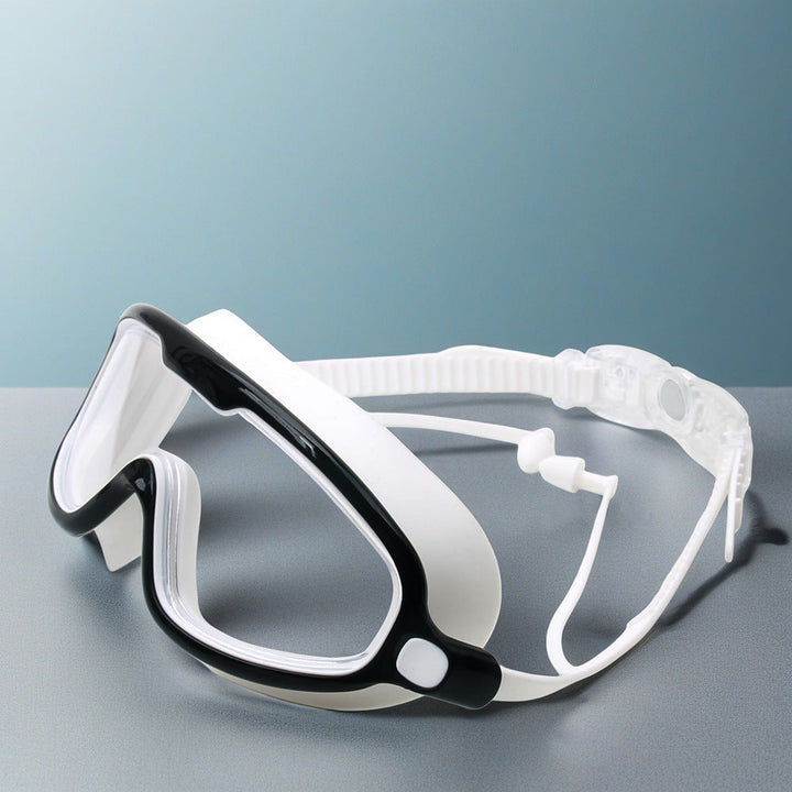 Comfortable, adjustable swim mask for adults, perfect for snorkeling and diving.