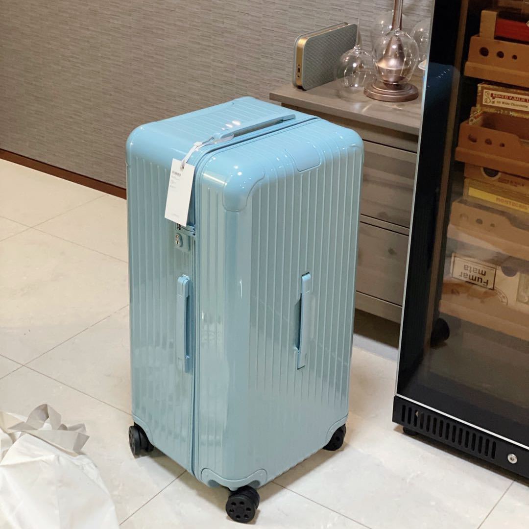 Modern design black hardshell luggage, lightweight with 360° spinner wheels for easy movement.