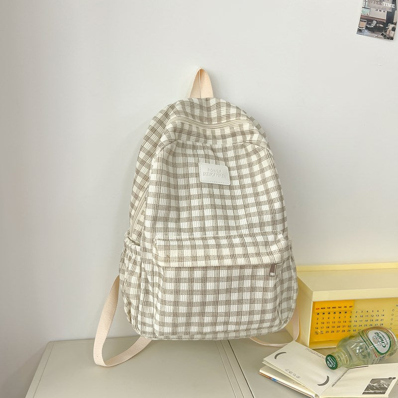 Fashionable checkered school backpack, ideal for daily student life & casual outings. A stylish unisex accessory.