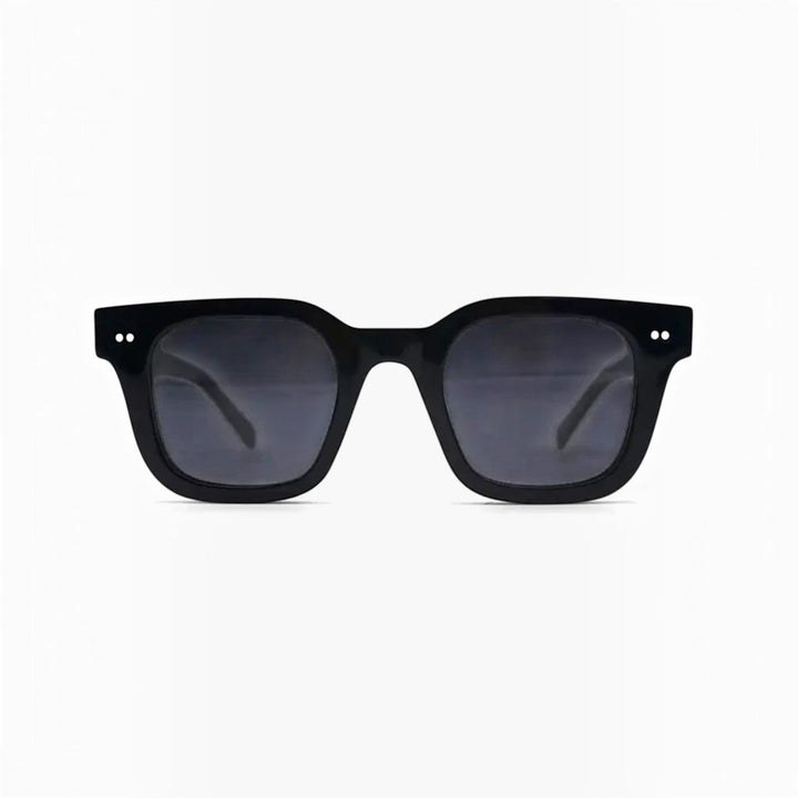 Transparent classic fashion sunglasses, unisex design with UV protection for timeless & chic eye protection.