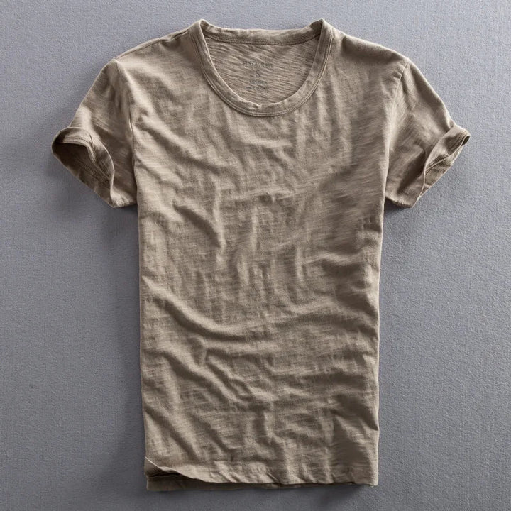 Versatile unisex crew neck short sleeve t-shirt, ideal for everyday casual wear from summer to autumn.