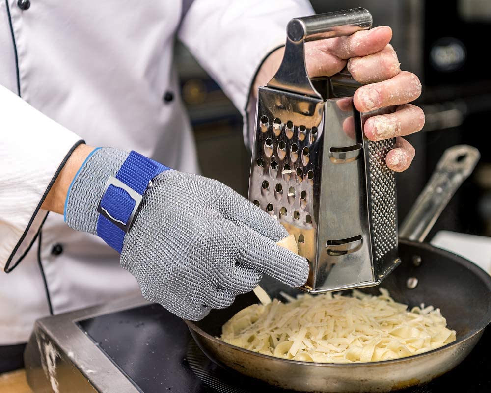 Chef's cut-resistant glove for meat processing & safe food preparation. Essential kitchen safety.
