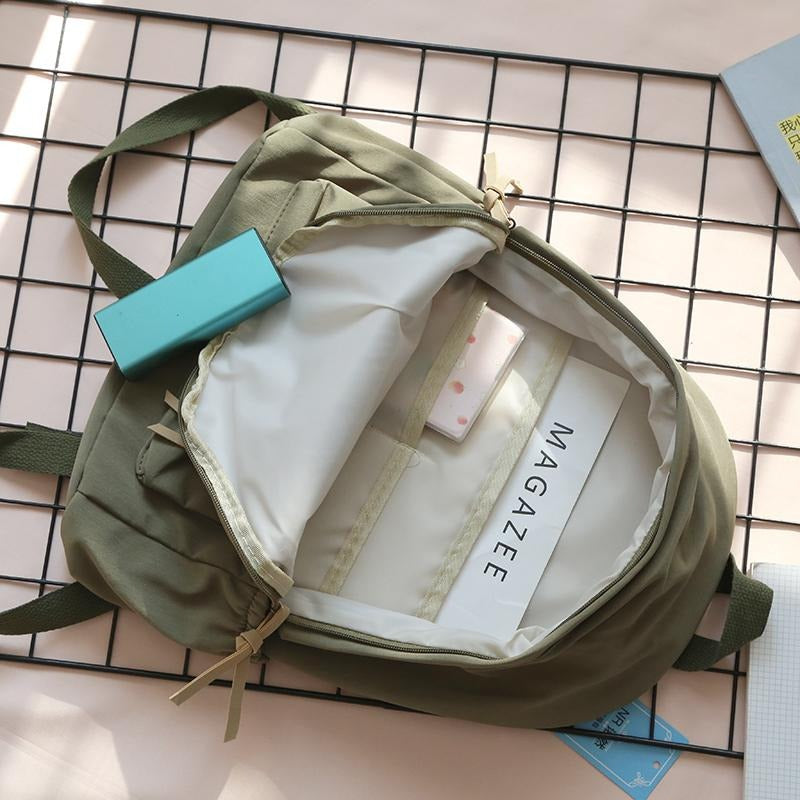 Durable green everyday backpack, perfect for students & professionals. Features comfy shoulder straps & ample space.