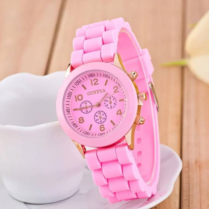 Comfortable unisex watch featuring a flexible strap, perfect for everyday wear.