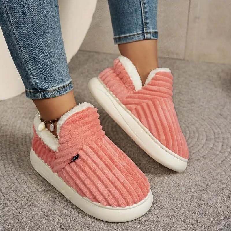 Unisex fleece-lined thermal house slippers for ultimate warmth and comfort.