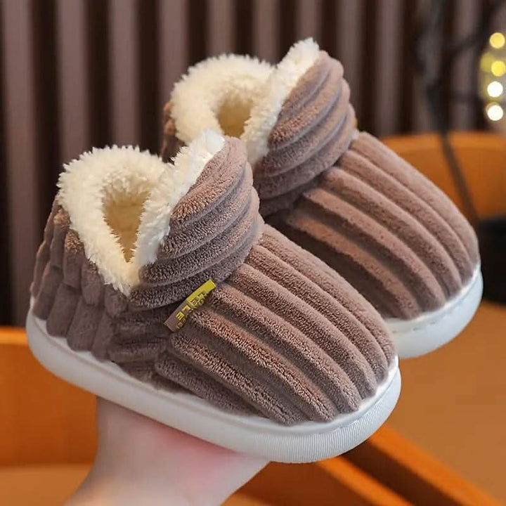 Secure and warm unisex slippers with a reliable non-slip sole.