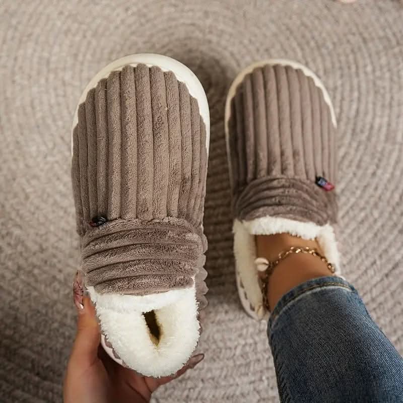 Enjoy the soft warmth of these fleece-lined thermal slippers.