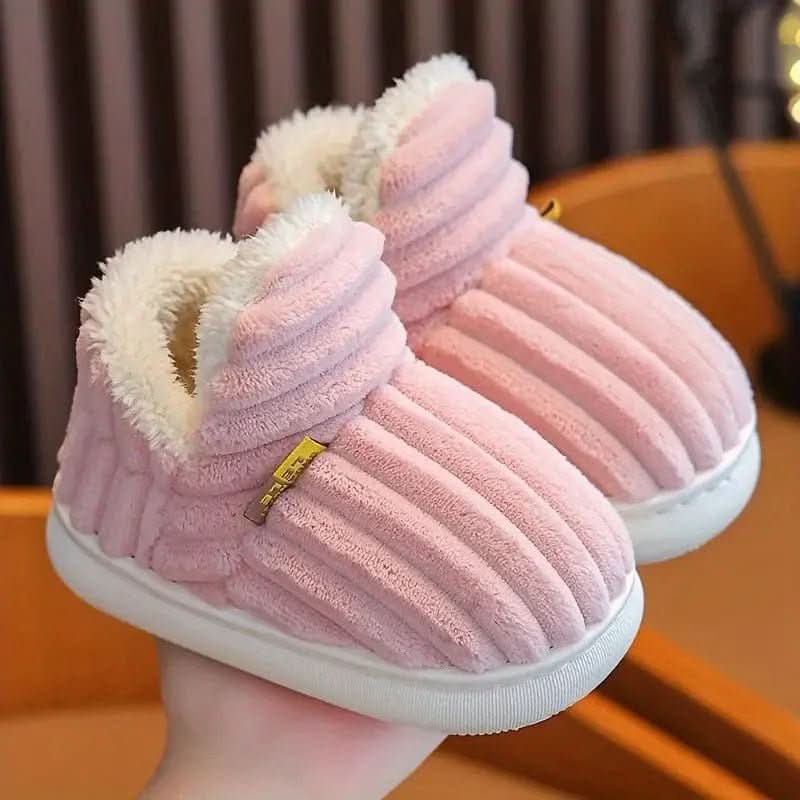 Casual and cozy unisex slippers, perfect for home lounging.