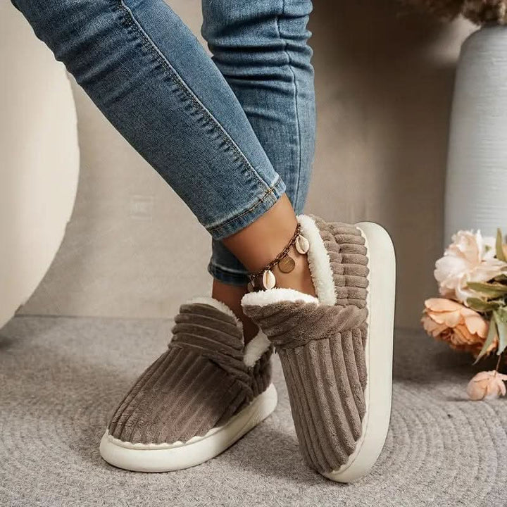 Warm unisex thermal slippers with a soft fleece lining for maximum comfort.