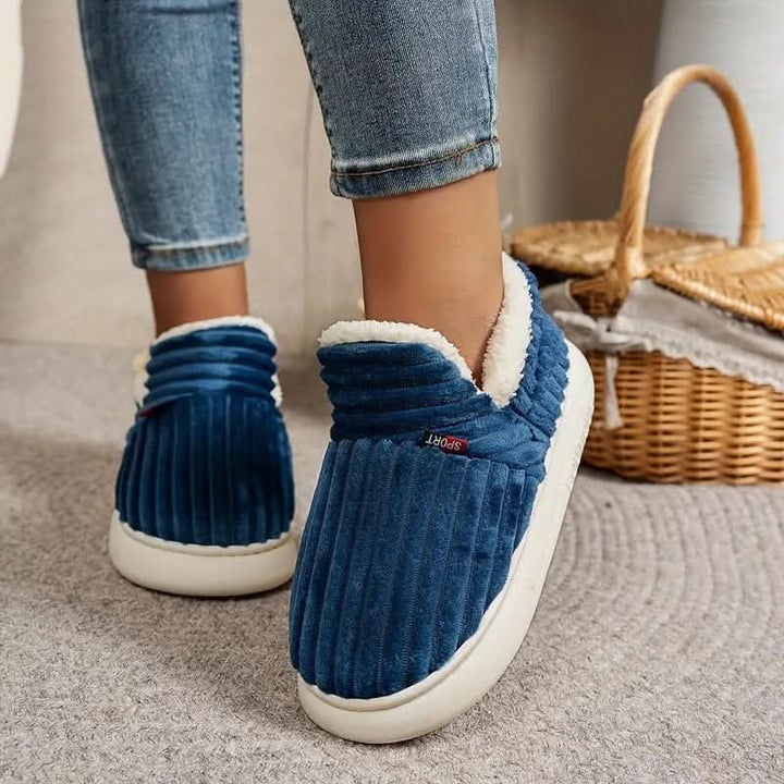 Experience ultimate warmth with these cozy unisex thermal house slippers.