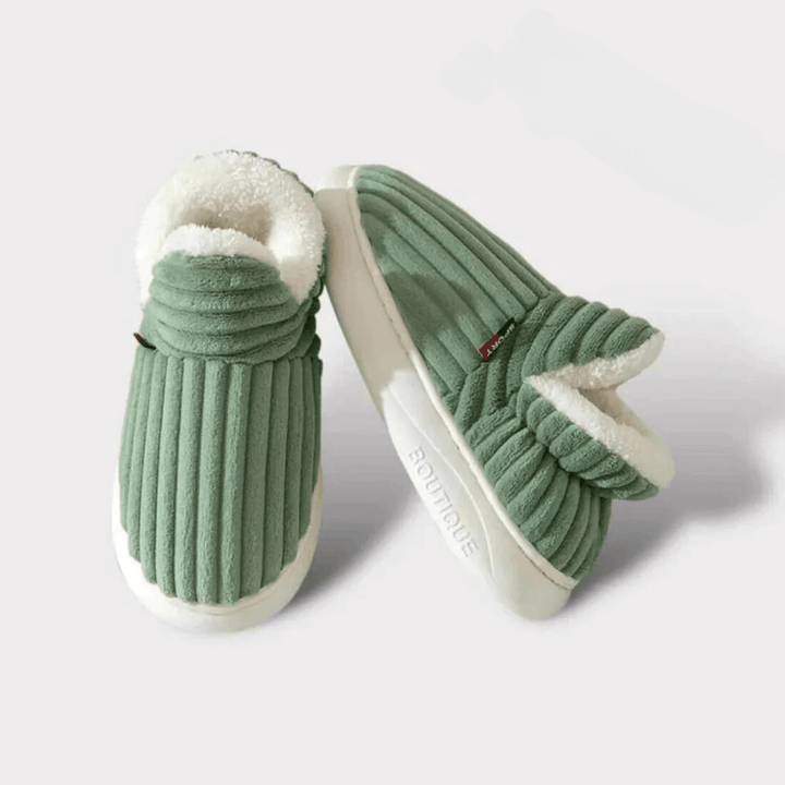 Machine washable fleece slippers, ideal for easy care and everyday wear.