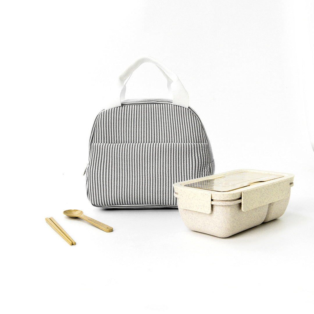 Portable thermal cooler bag for meal prep; stylish and functional food storage for daily use.