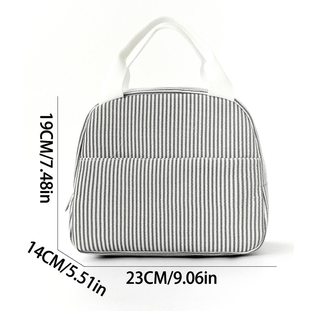 Grey insulated lunch cooler bag, ideal for picnics or work, ensuring meals stay fresh & drinks cold.