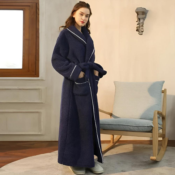 Indulge in cozy comfort with this unisex fleece bathrobe, soft & warm loungewear for relaxation.