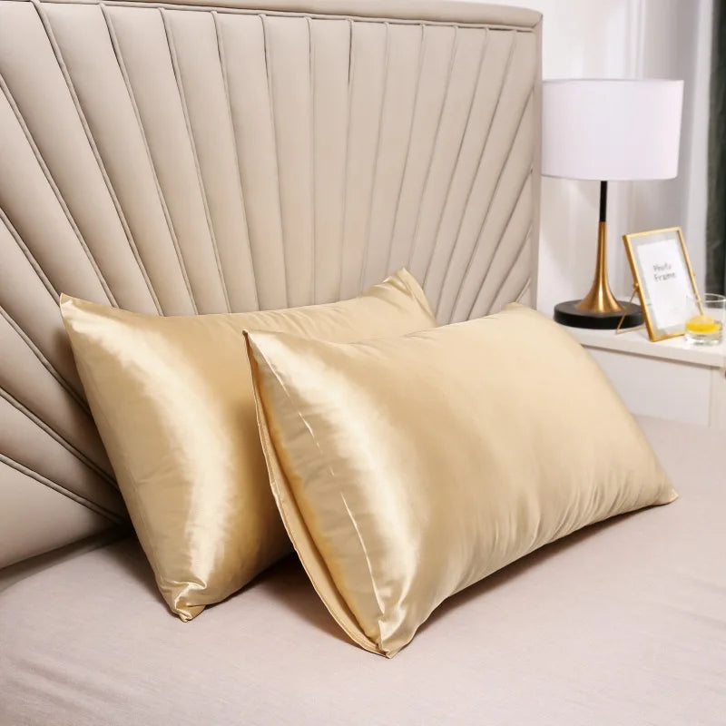 Shimmering mulberry silk pillowcase texture. Gentle on hair & skin, provides a luxurious, soft feel.