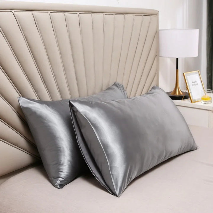 Premium mulberry silk pillowcase for beauty sleep; improves hair health & boosts skin care routine.