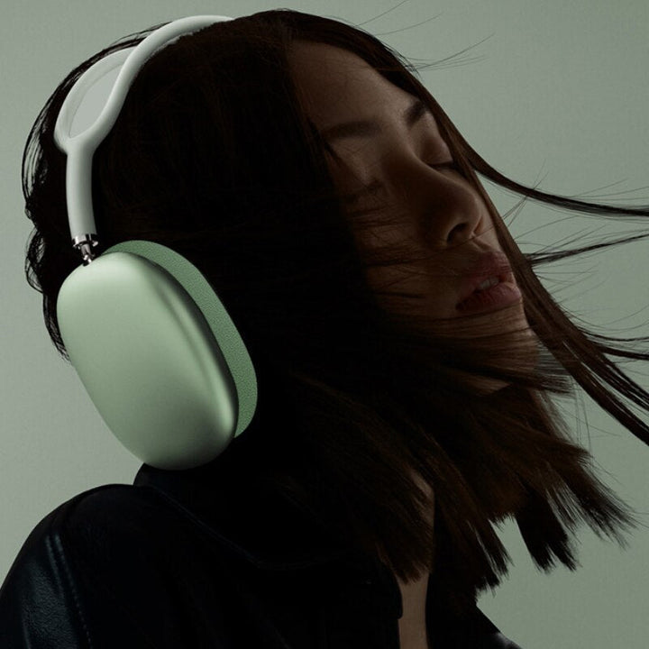 Unisex over-ear wireless Bluetooth headphones with clear sound & long battery for immersive audio.