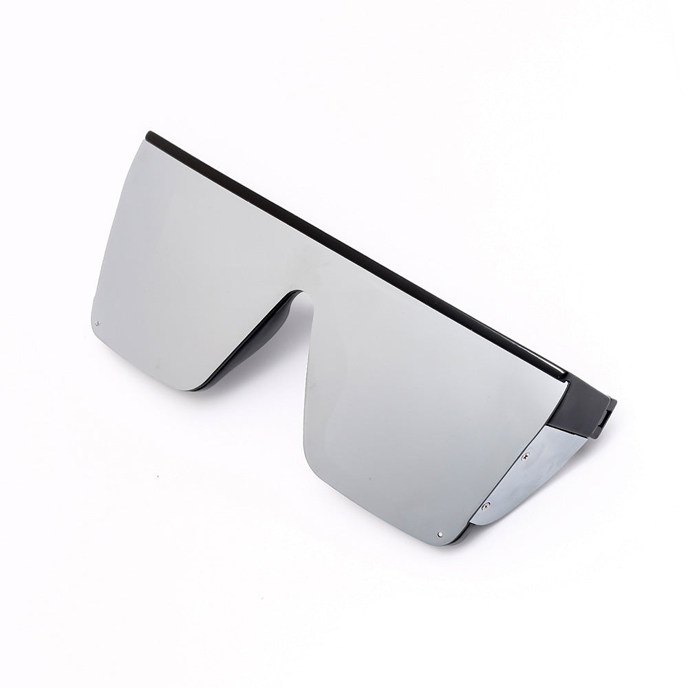 Trendy oversized sunglasses, unisex design, offering stylish eye protection & UV blocking.