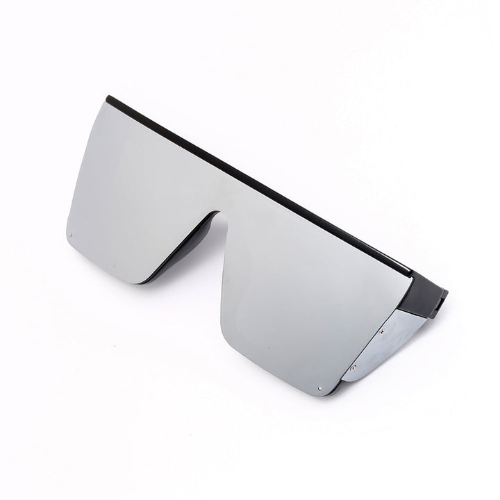 Trendy oversized sunglasses, unisex design, offering stylish eye protection & UV blocking.
