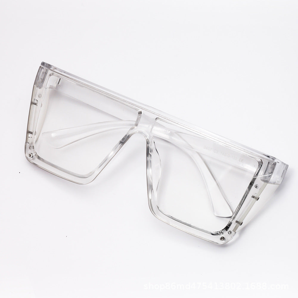 Fashionable oversized sunglasses, perfect unisex accessory for modern eye protection. UV blocking.