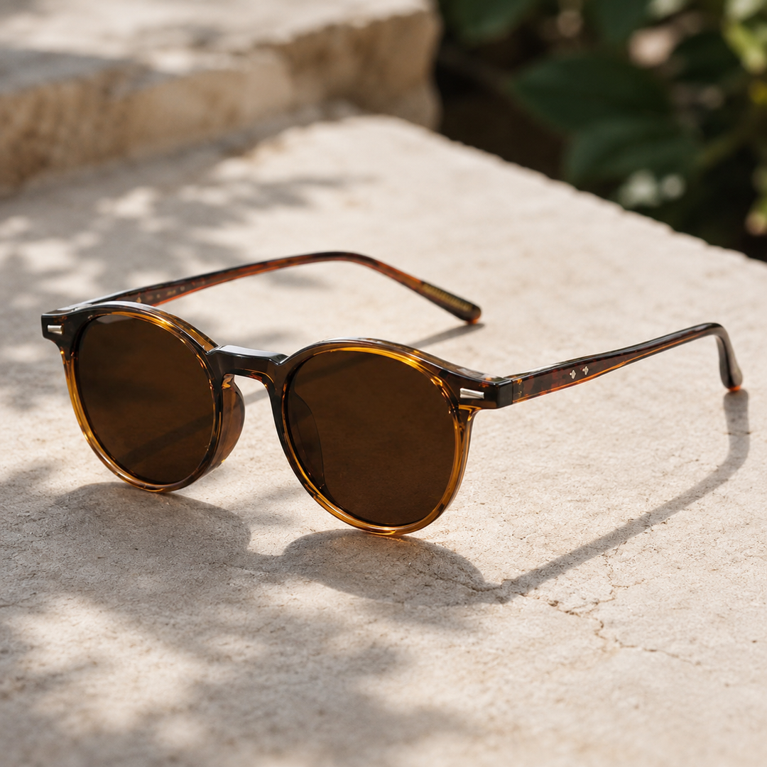 Retro round polarised sunglasses for men & women. UV400 eye protection, ideal for beach & casual use.