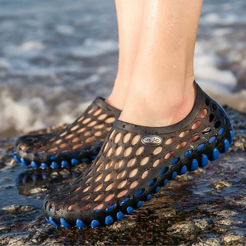 Lightweight, quick-dry unisex water sandals with flexible non-slip sole for aquatic adventures & outdoor wear.