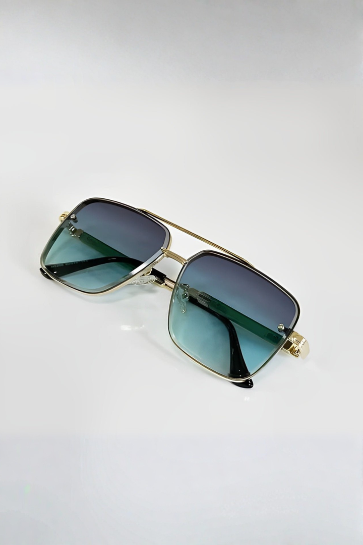 Gold frame aviator sunglasses, retro look, UV400 gradient lenses for unisex eye protection.