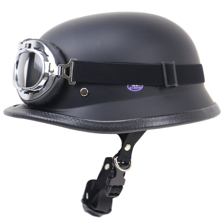Retro style motorcycle helmet featuring a comfortable fit and integrated windproof biker goggles.