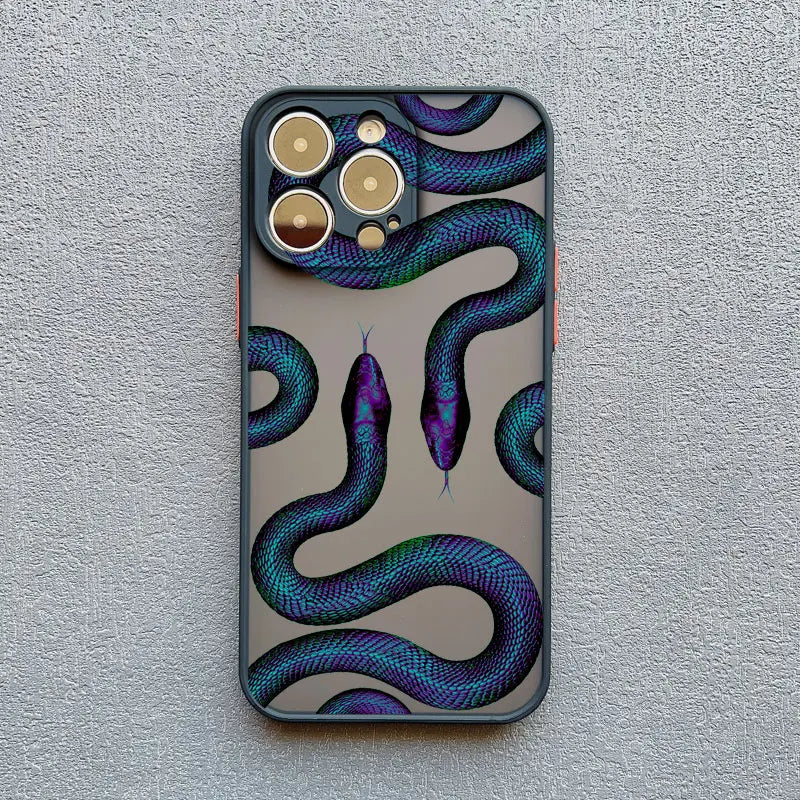 Stylish snake pattern phone case, a fashion accessory for daily protection. Slim & shock-absorbing.