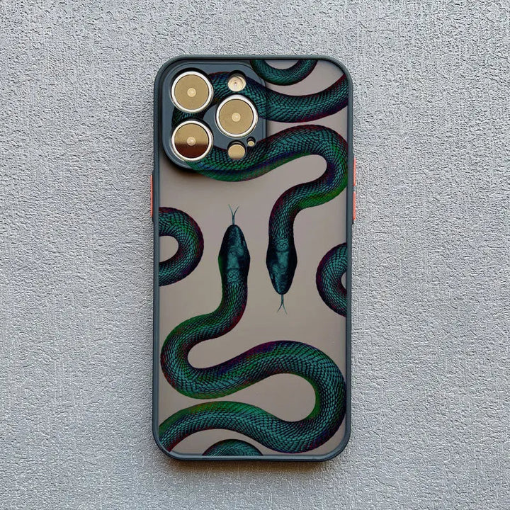 Unisex snake pattern phone case: slim, shock-absorbing, and protective, a stylish and durable accessory.