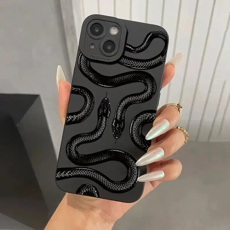 Versatile snake pattern phone case, ideal for unisex use. Slim, protective, and shock-absorbing.