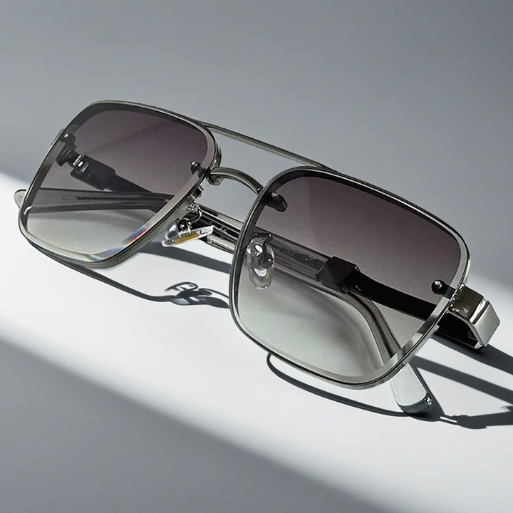 Everyday summer fashion: unisex squared frame sunglasses with gradient lenses.