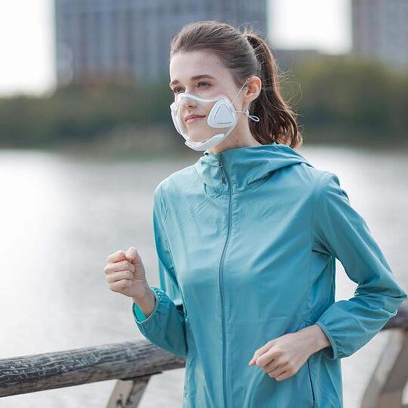 Transparent protective gear: adjustable face shield ensuring clear protection & communication.