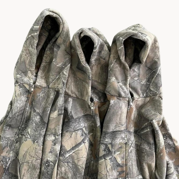 Oversized camo hoodie for men & women, featuring a trendy urban camouflage pattern. Ideal for casual streetwear looks.