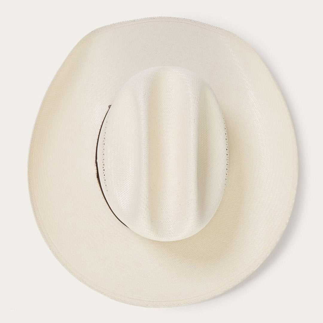 Sun-protective ventilated western hat. Comfortable for outdoor wear, featuring a classic leather band.