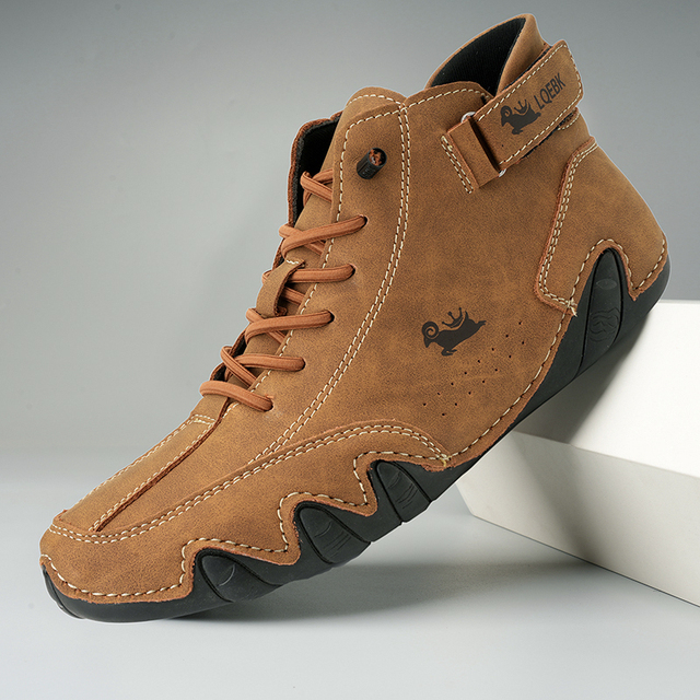 Close-up of flexible sole on waterproof barefoot shoes, designed for natural movement & outdoor comfort.