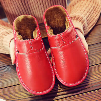 Cozy unisex waterproof slippers, designed for dry feet and ultimate comfort indoors & outdoors. Perfect casual footwear.