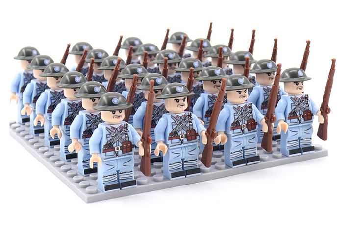 Build iconic WWII battle scenes with this unisex military building block set & army minifigures.