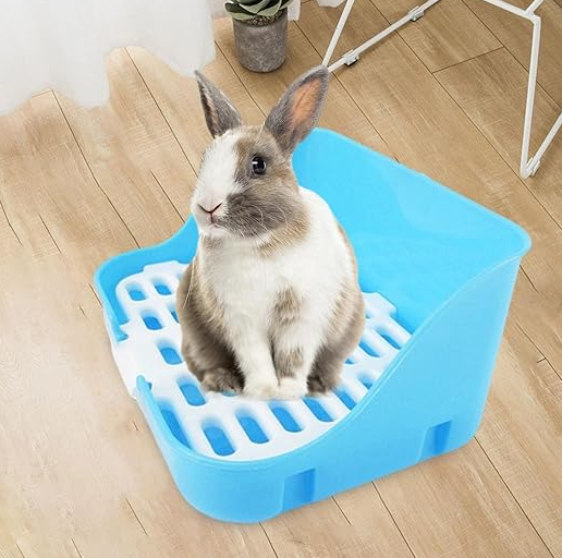 Ventilated cat litter tray with advanced odor control for fresh pet homes. Durable, easy-clean plastic design.