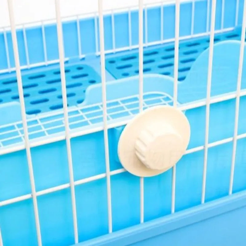 Advanced odor-control cat litter box with ventilation grille, keeping your pet's space fresh and hygienic.