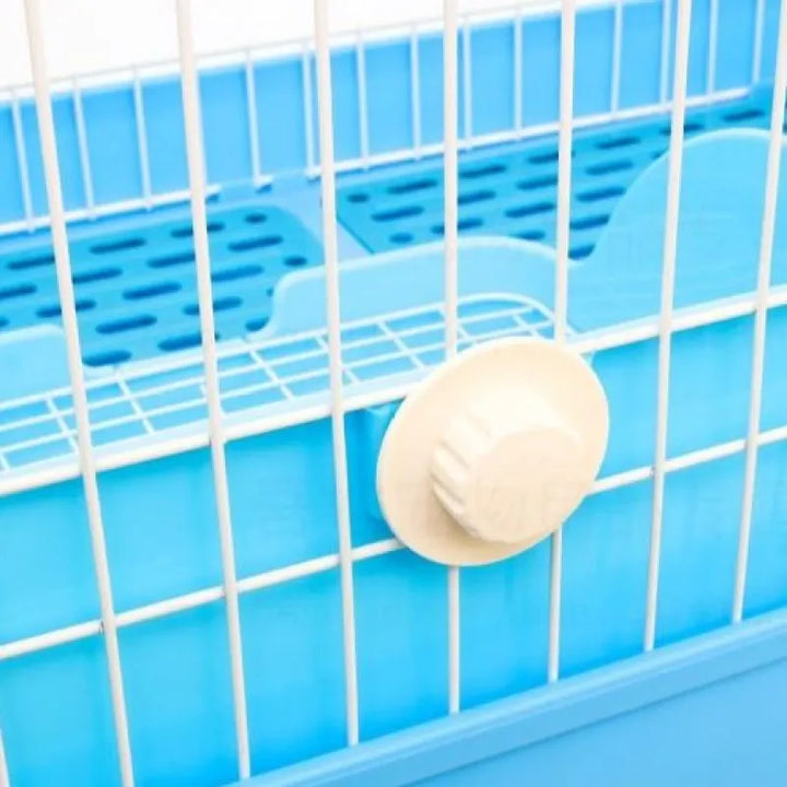 Advanced odor-control cat litter box with ventilation grille, keeping your pet's space fresh and hygienic.