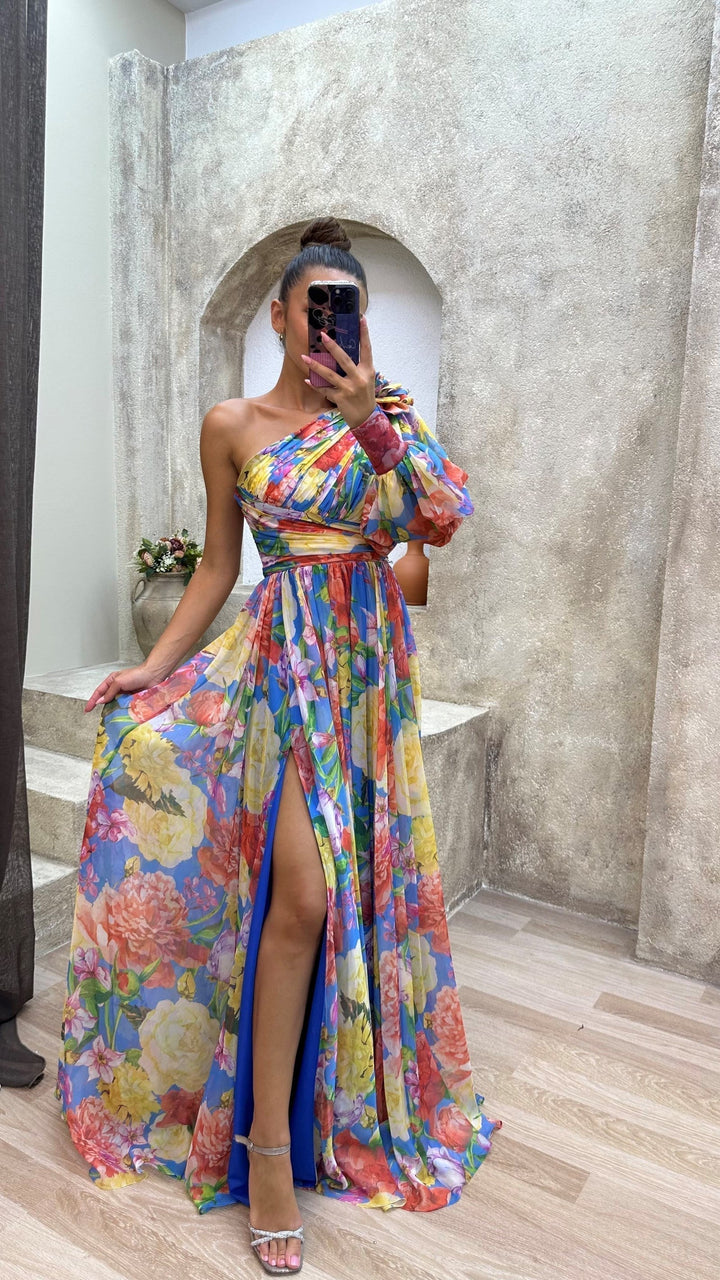 Chic women's floral print one-shoulder maxi dress featuring a fashionable split hem, vibrant for summer style.
