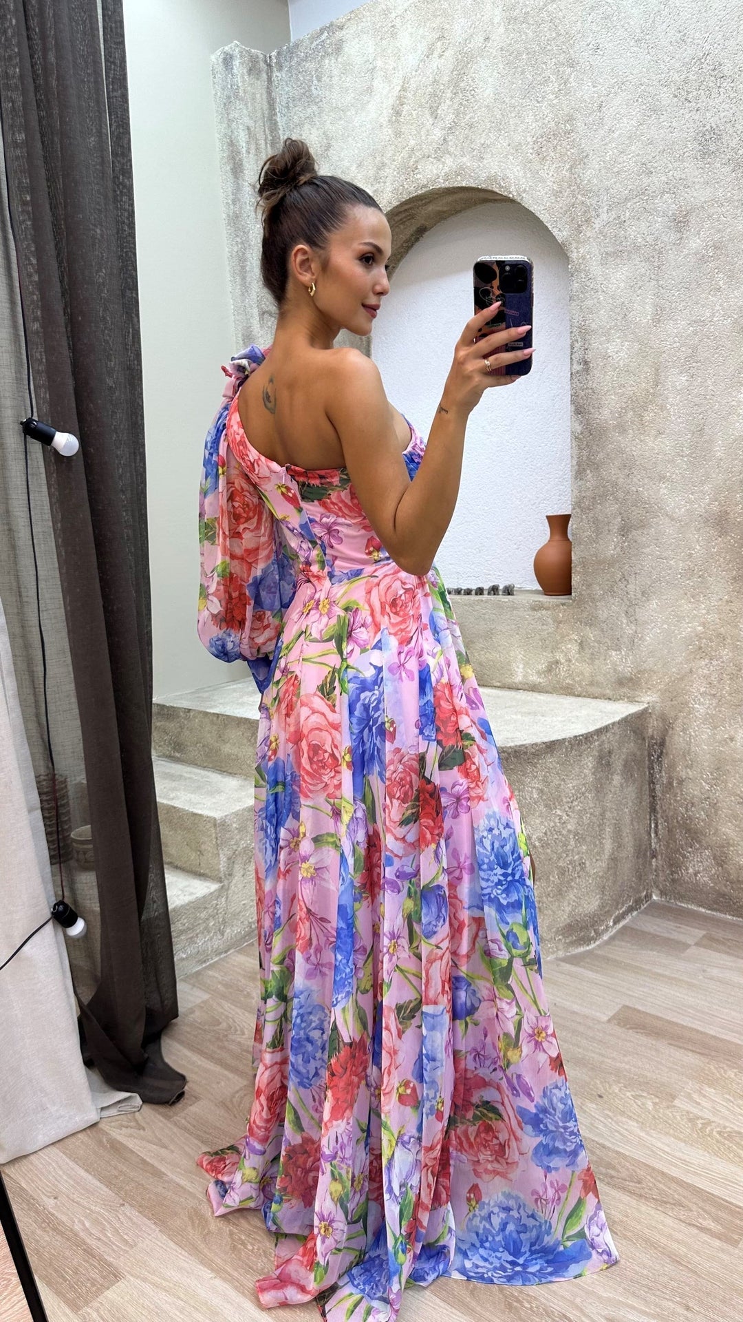Graceful women's one-shoulder floral split maxi dress, perfect for garden parties, resorts, or elegant gatherings.