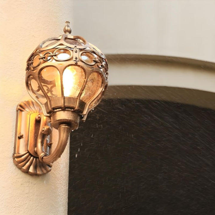 Vintage style outdoor wall lamp in bronze/black. Waterproof, rustproof exterior lighting for durability.